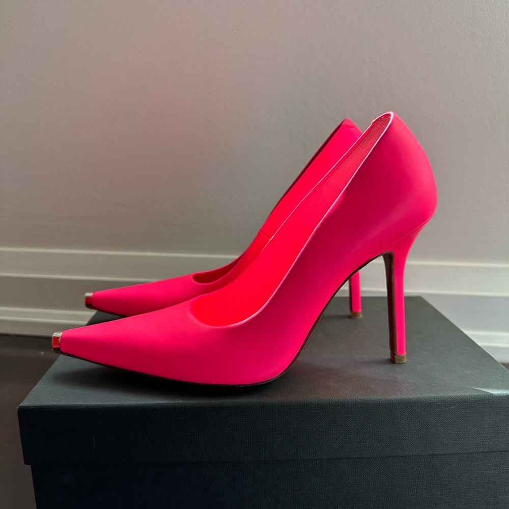 Vetements Neon Leather Fluorescent Pink Décolleté Heels (36 EU)